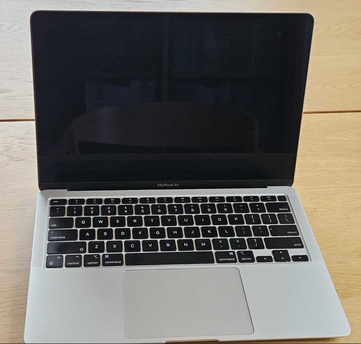 Apple Macbook Air M1 256GB, w 100% sprawny, b. dobry stan