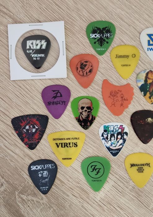 Медиаторы Kiss, Linkin Park, AC/DC, Seether, The Prodigy, Korn.