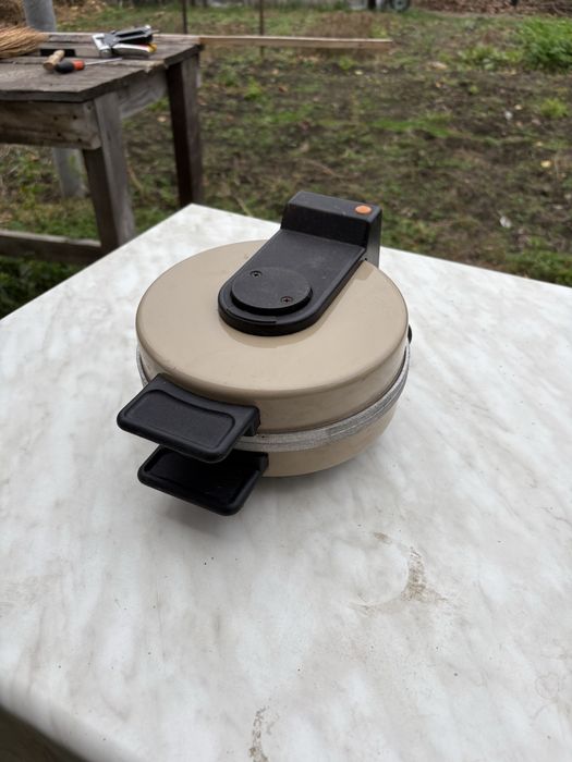 електро-вафельниця