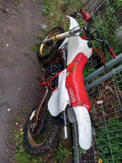 Cross  YAMAHA 80 Cm³ 2sztuki odpalają i jeżdżą