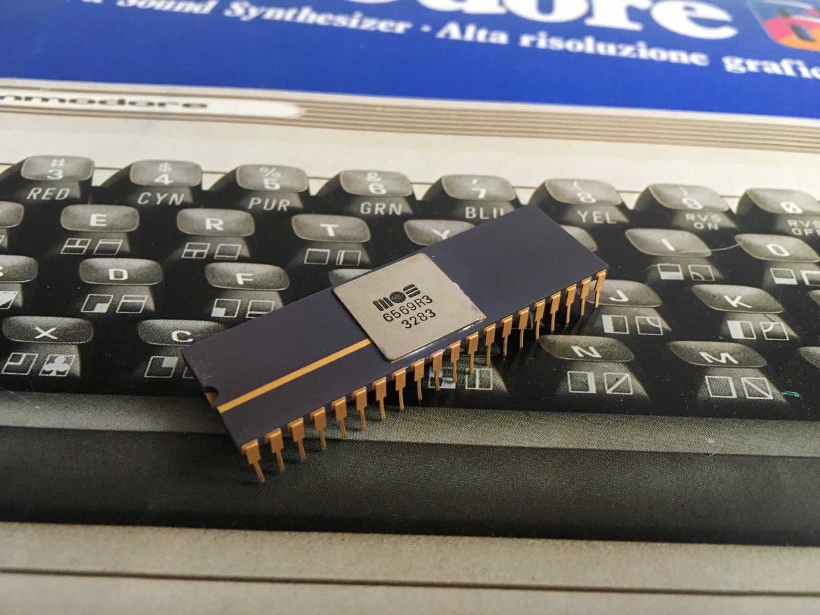 MOS 6569R3 VIC II ceramiczny złocony // commodore 64