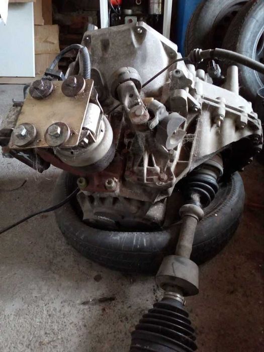 Vendo Caixa de Velocidades Ford de Motor 2.3 Gasolina