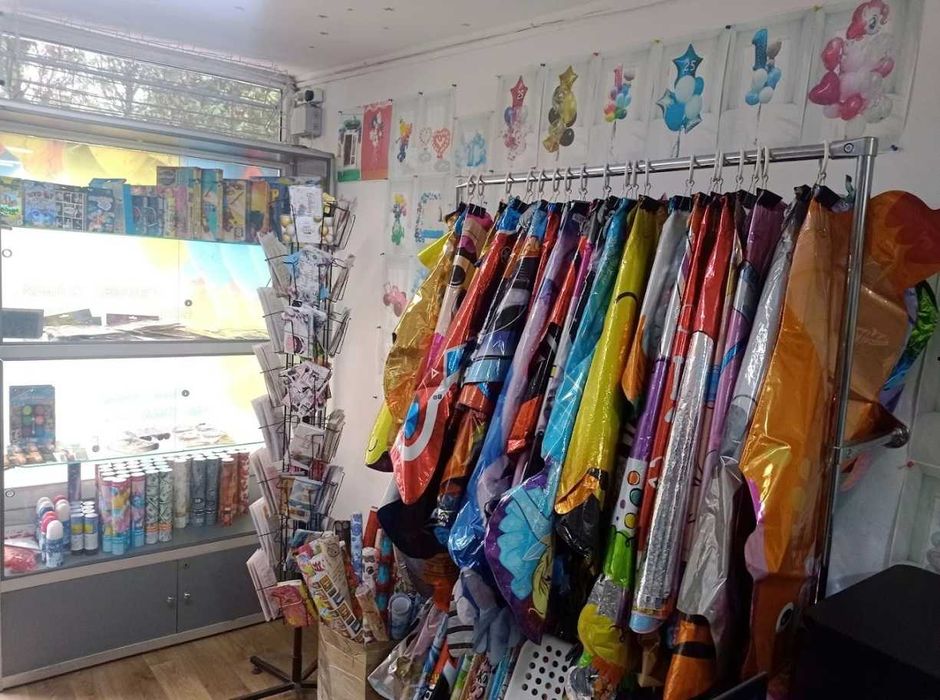 Продається магазин кульок та товарів для свята