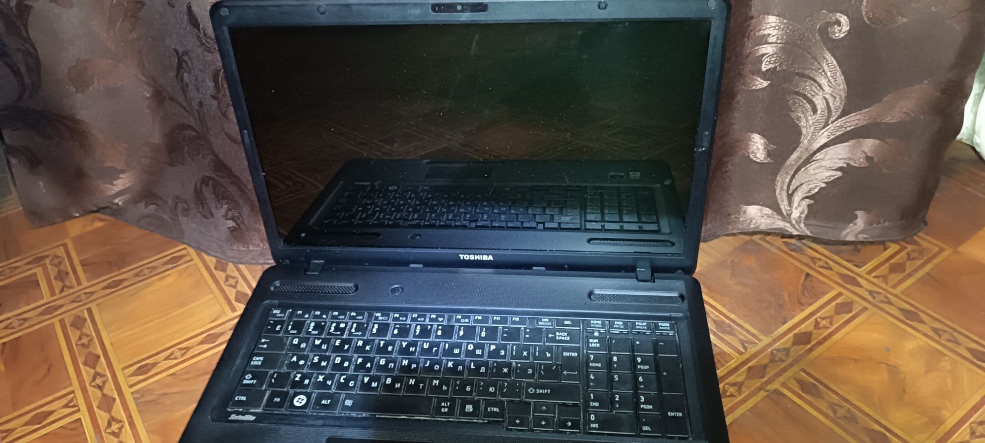 Игровой ноутбук Toshiba Satellite C670 i7 8 ядер 16Гб ОЗУ.Экран 17.3"!