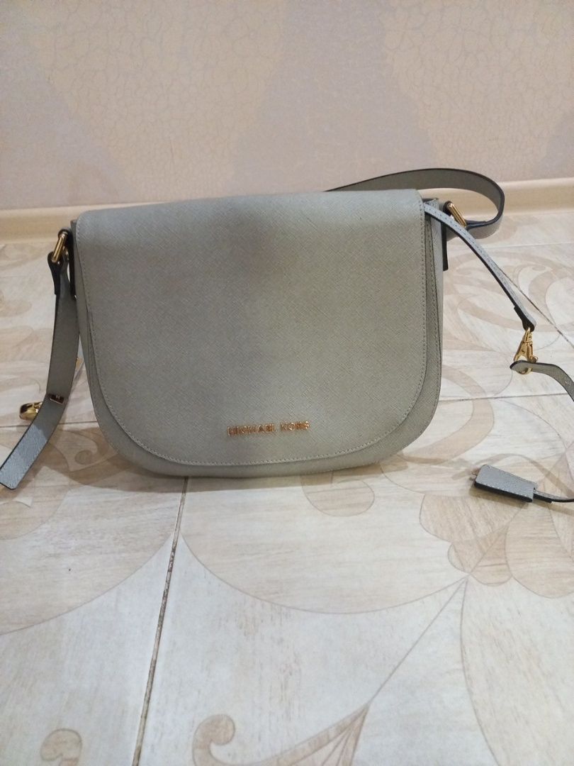 Продается женская,новая,кожанная,серая сумка Michael Kors.