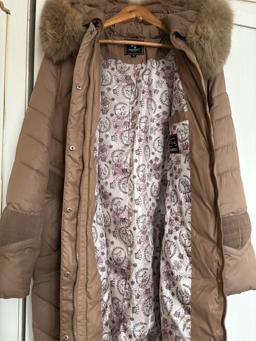 Зимова жіноча куртка.