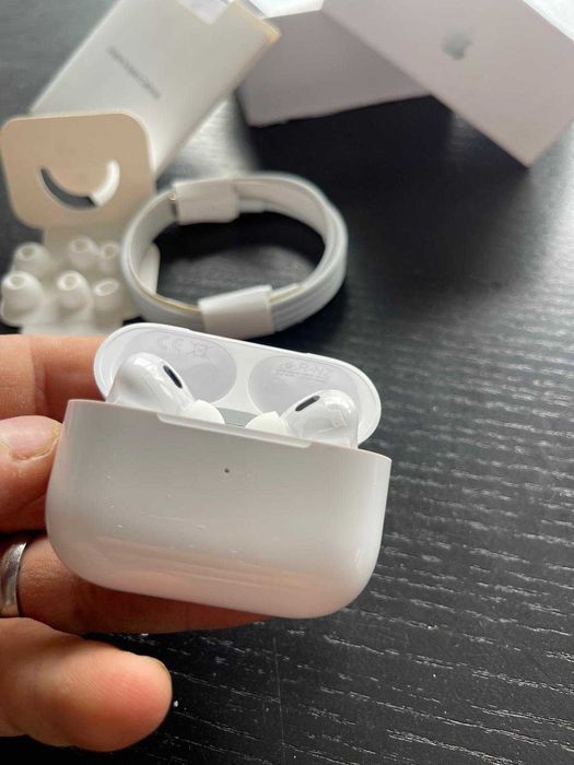Airpods Pro APPLE 2ª Geração (artigo de exposiçao de loja)