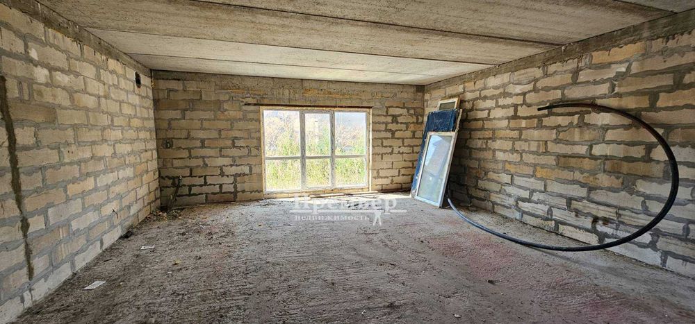 У продажу таунхаус нової споруди.