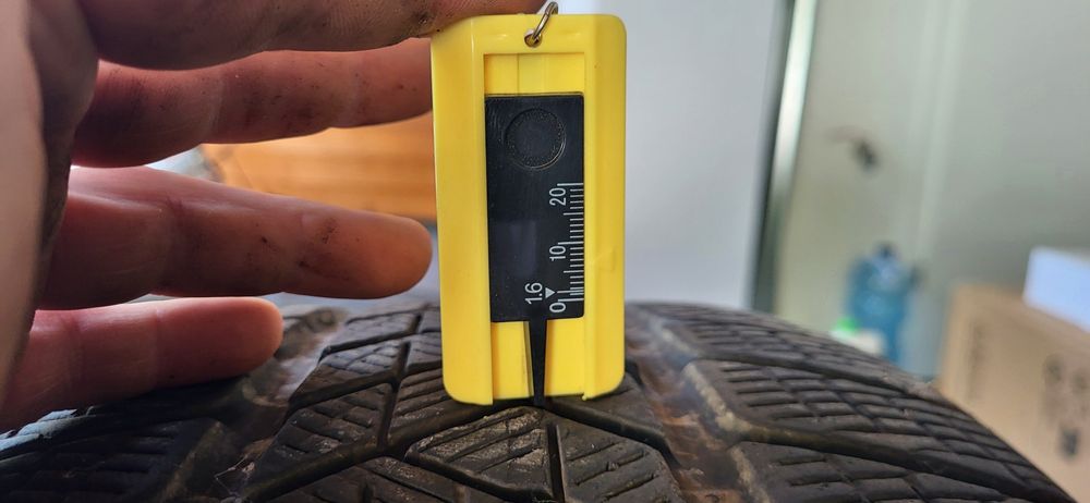 Opony zimowe Pirelli Scorpion Zero 235/50R20