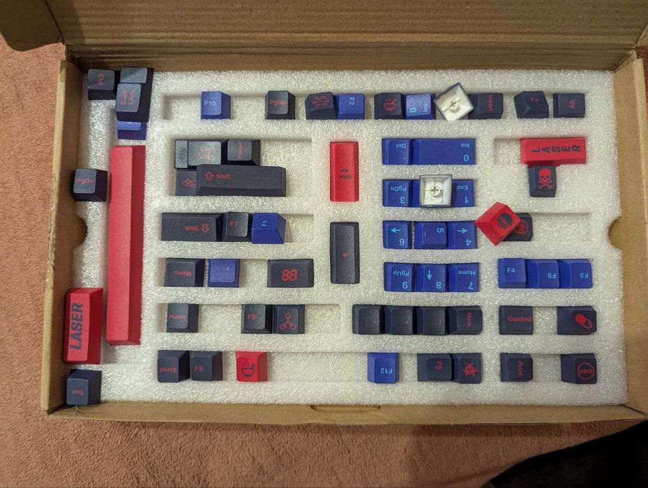 Кастомна клавіатура gmk67 + пак кейкапів + провід авіатор