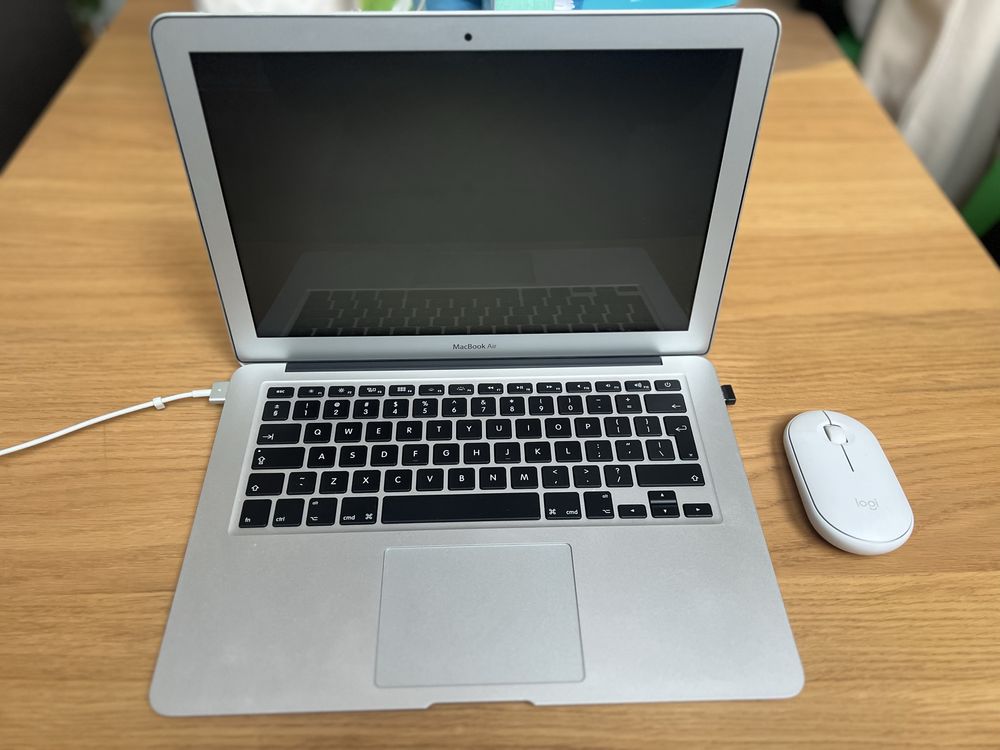 Laptop MacBook Air 13’ i5 8/128 GB 2017