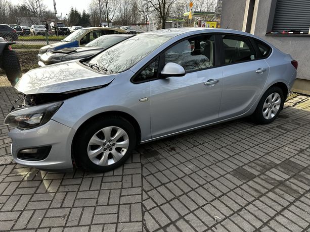 Opel Astra J Sedan 1.4turbo+lpg 2015r Salon Polska