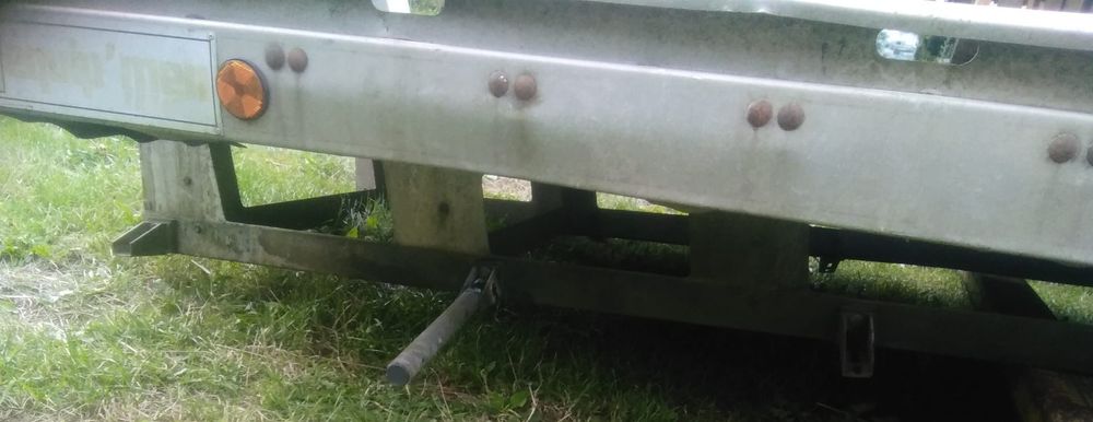 Najazd auto laweta paka