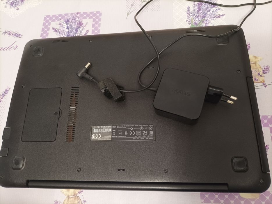 Ноут ASUS X554L, i3-4030U,ddr3 4/500,Windows 10