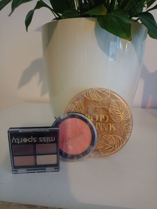 Zestaw kosmetyków używanych