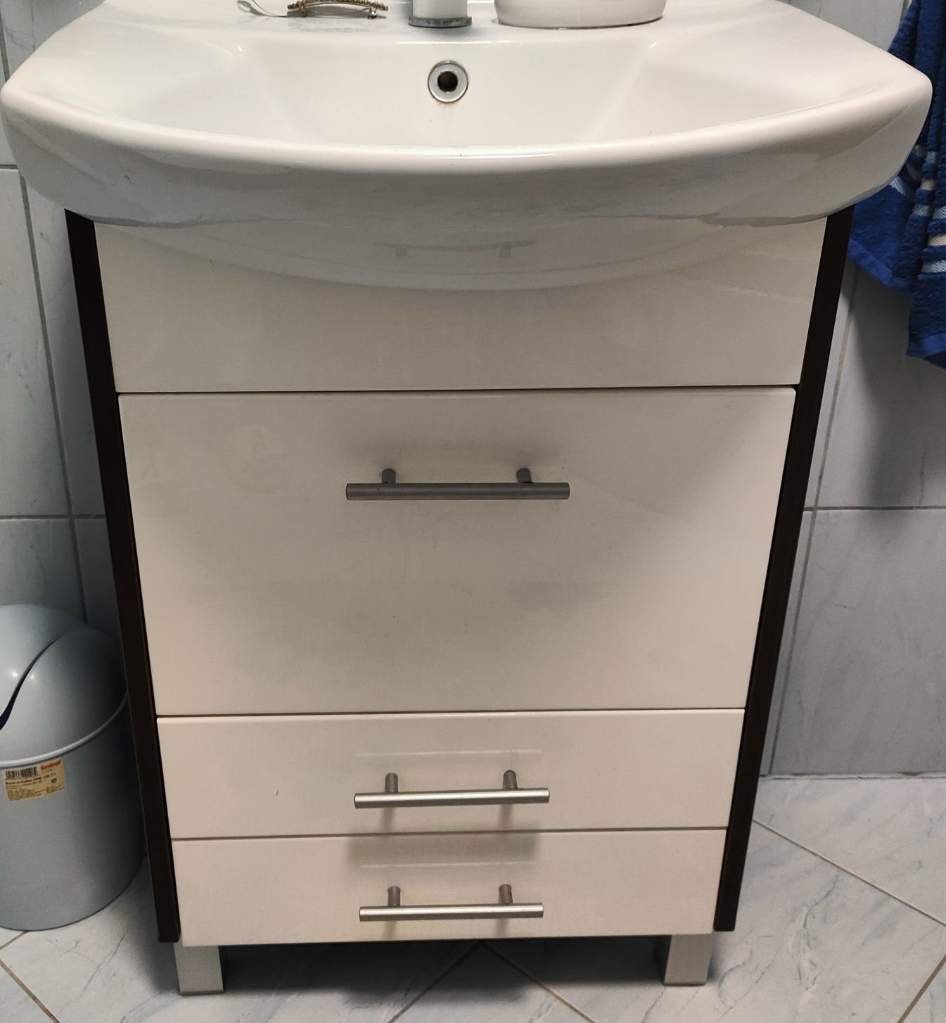 Komplet szafek łazienkowych