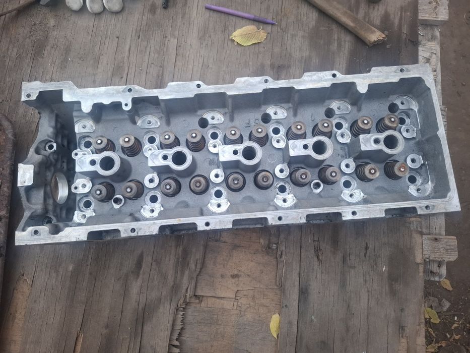 Головка блоку биліндрів OM612