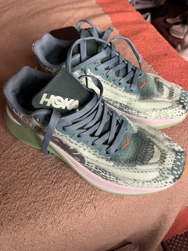 Tenis hoka novos