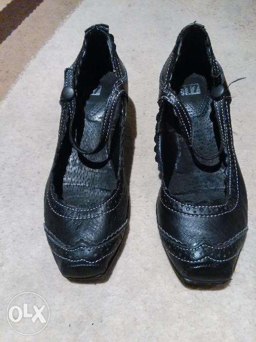 Buty damskie czarne skórzane na obcasie Gortz 17 rozm.37+niespodzianka