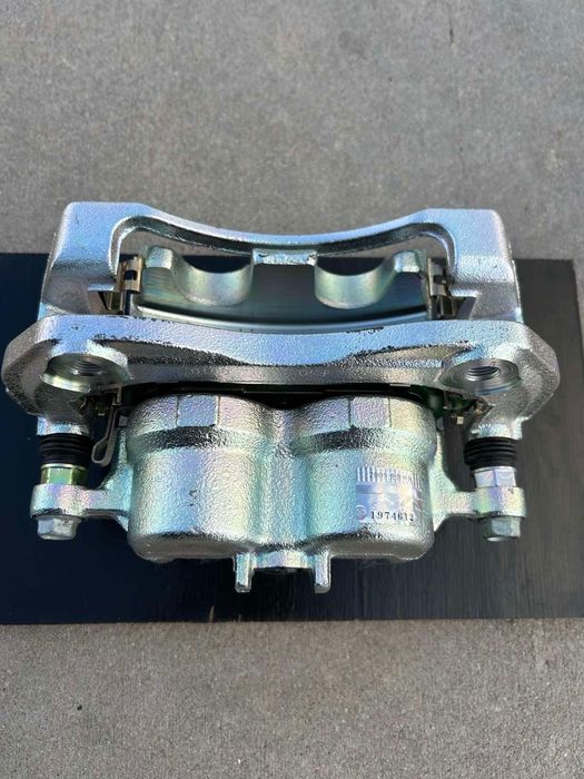 Супорт передній правий