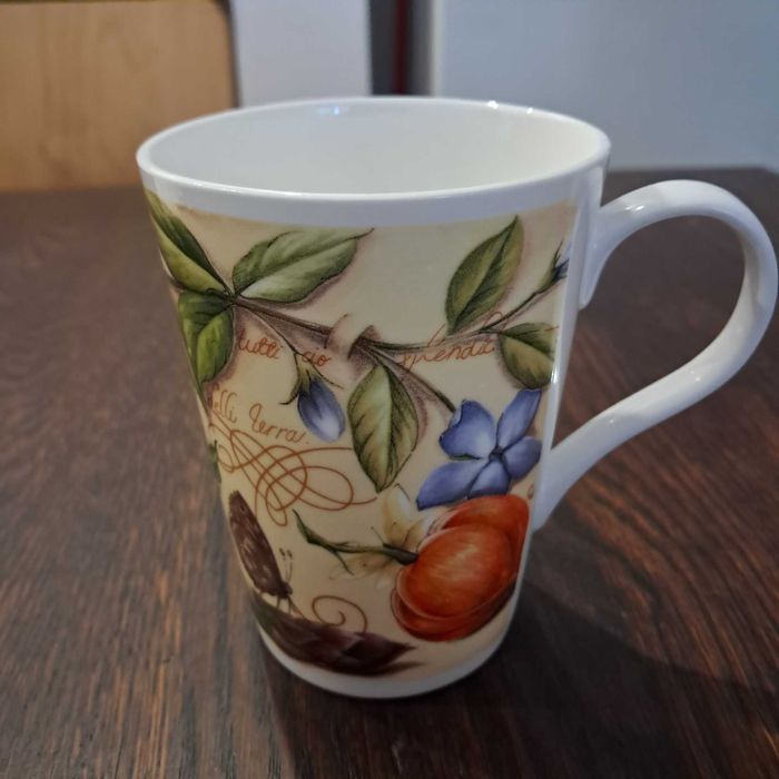 Caneca inglesa motivo floral