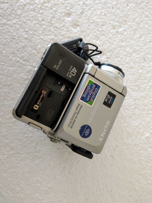 SONY DCR-PC5E Mini DV Tape Digital Video Camera Handycam