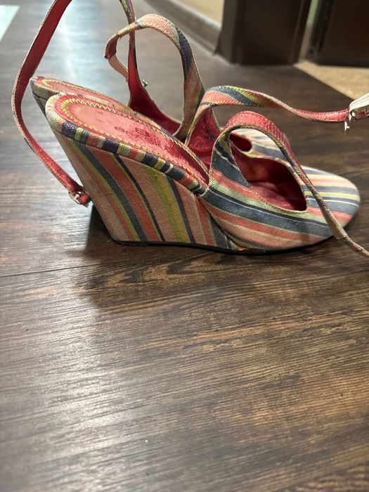 Віддам жіночі туфлі на танкетці 37 р