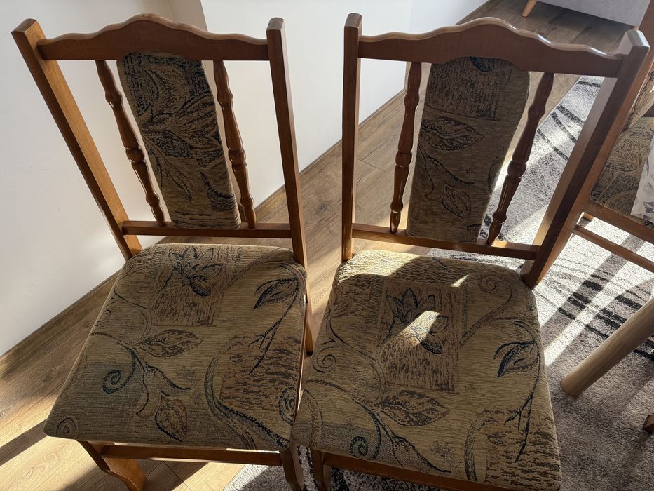 Krzesła na sprzedaż