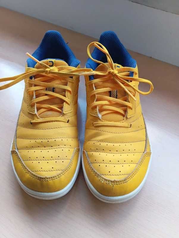 Sapatilhas de Futsal Criança Amarelo/Azul - KIPSTA