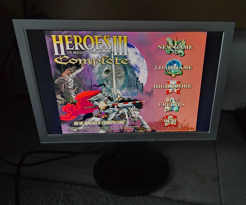 Monitor LCD Belinea 1935 S1W z kablami