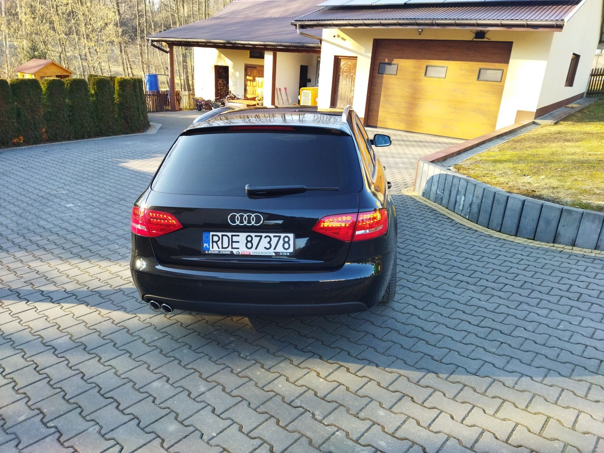 Audi A4 B8  2.0  143km