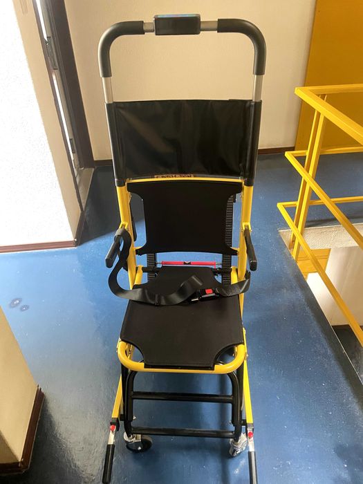 Cadeira elétrica de lagartas para escadas