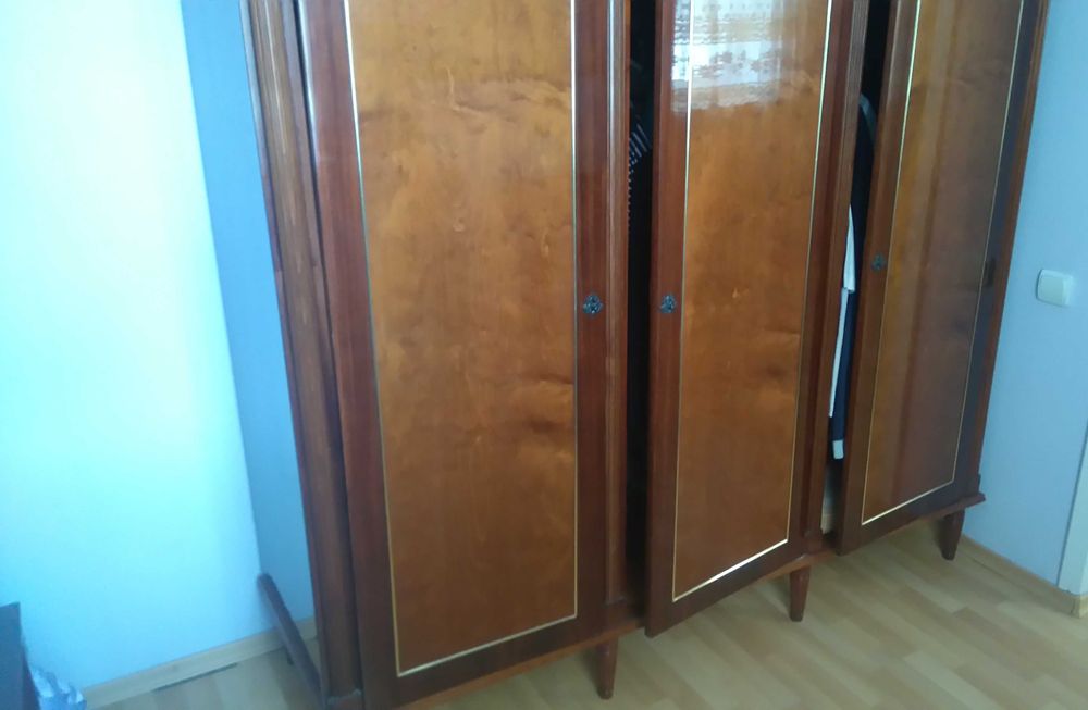 Продам спальний гарнітур з червоного дерева Румунія спальный комплект