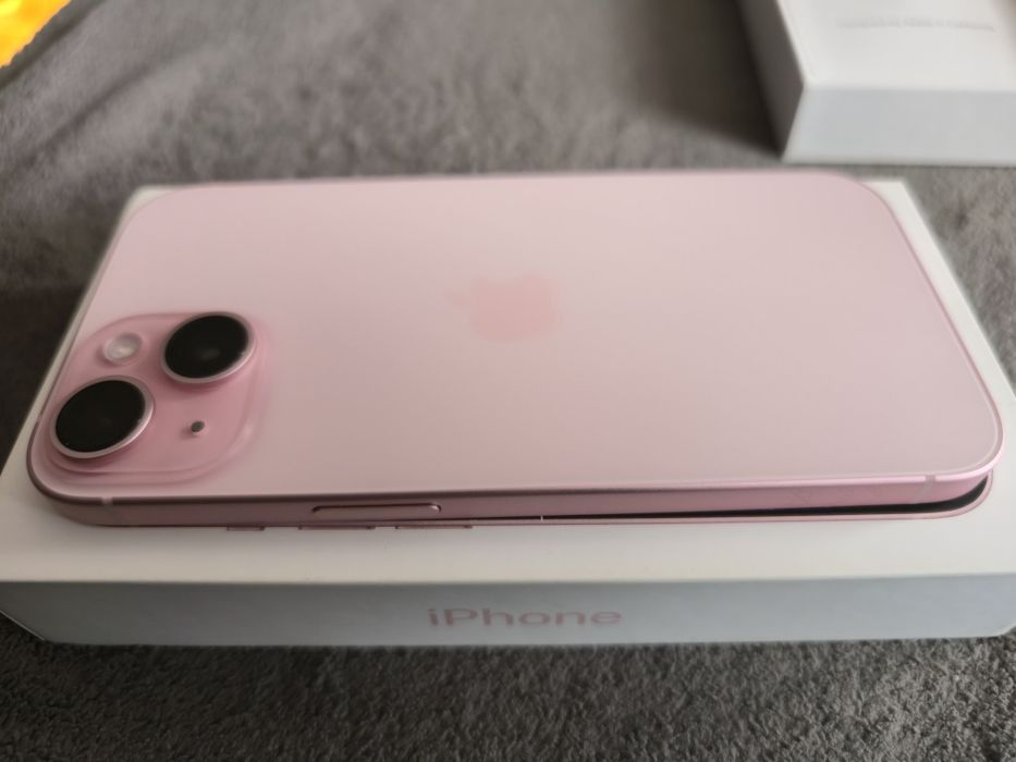 iPhone 15 128 GB różowy - jak NOWY + 2x Etui