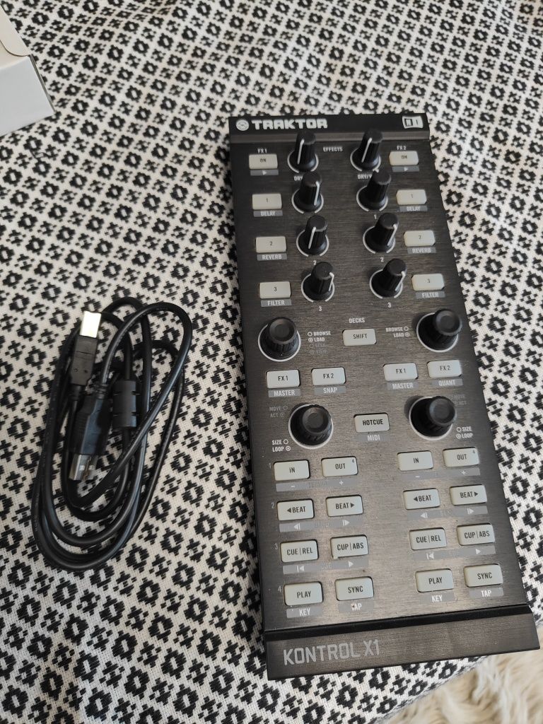 Traktor Kontrol X1 mikser