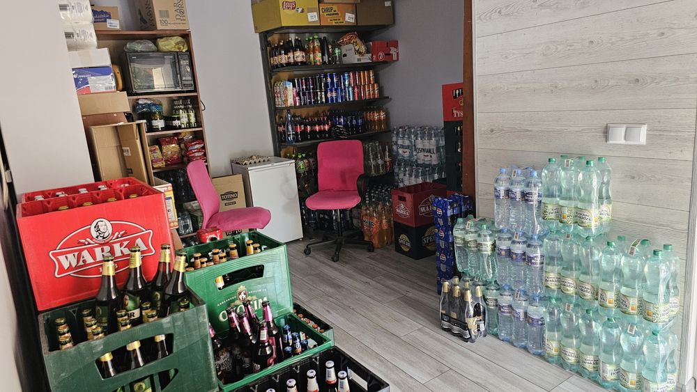 Lokal do wynajęcia w środku osiedla, sklep spożywczy.