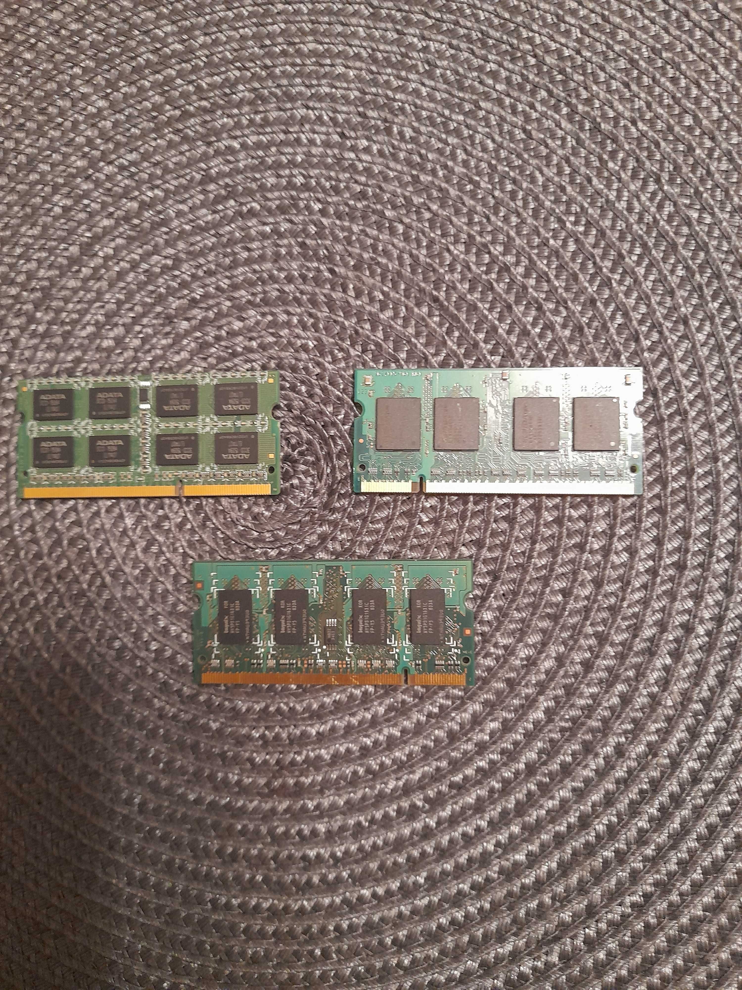 3  szt. pamięć RAM  typ  DDR-3