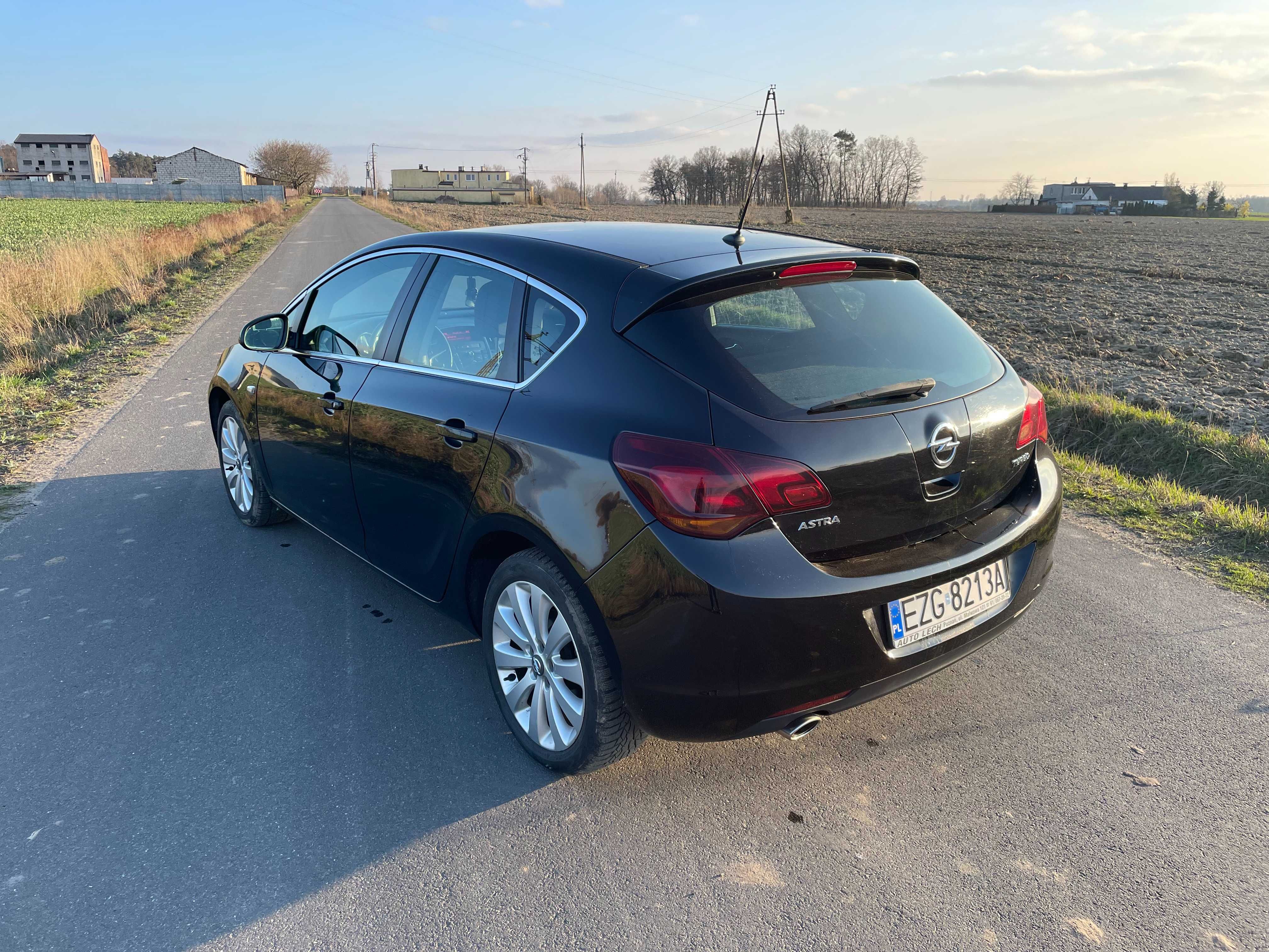 OPEL ASTRA J 1,4 Turbo hatchback - zadbany, niski przebieg!