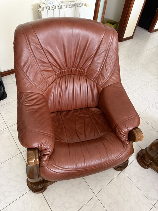 Sofás em pele 3 lugares mais 2 individuais