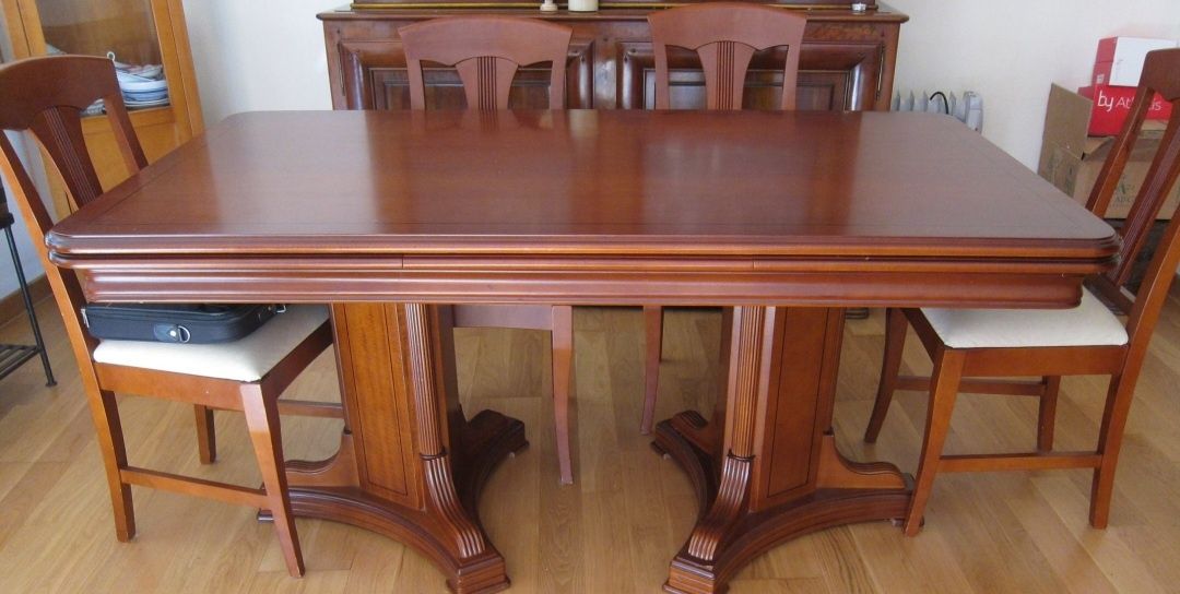 Mesa extensível em Cerejeira com 6 Cadeiras