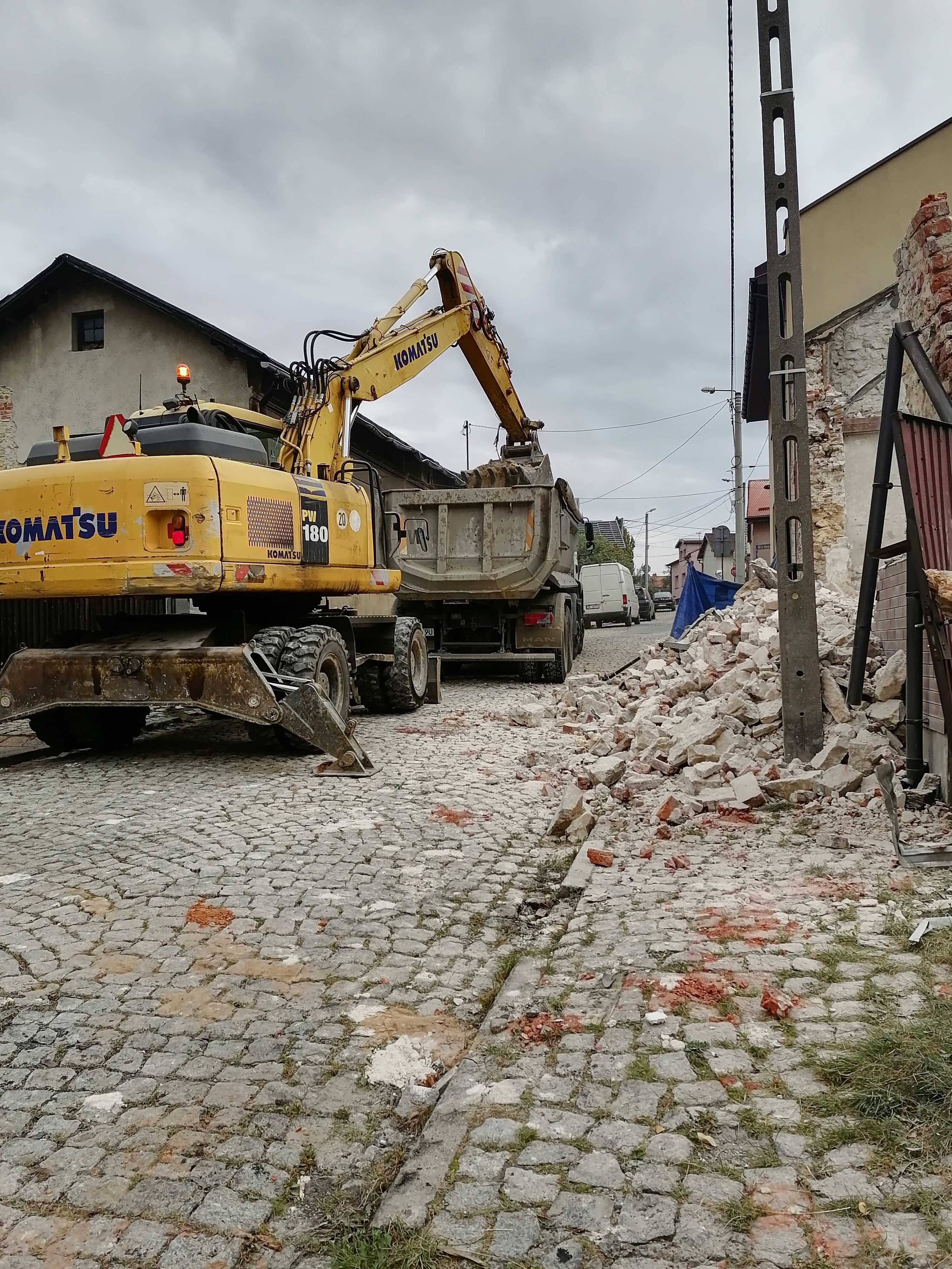 Wywóz gruzu, ziemi, wyburzenia, transport, kruszywo, piasek, koparka.