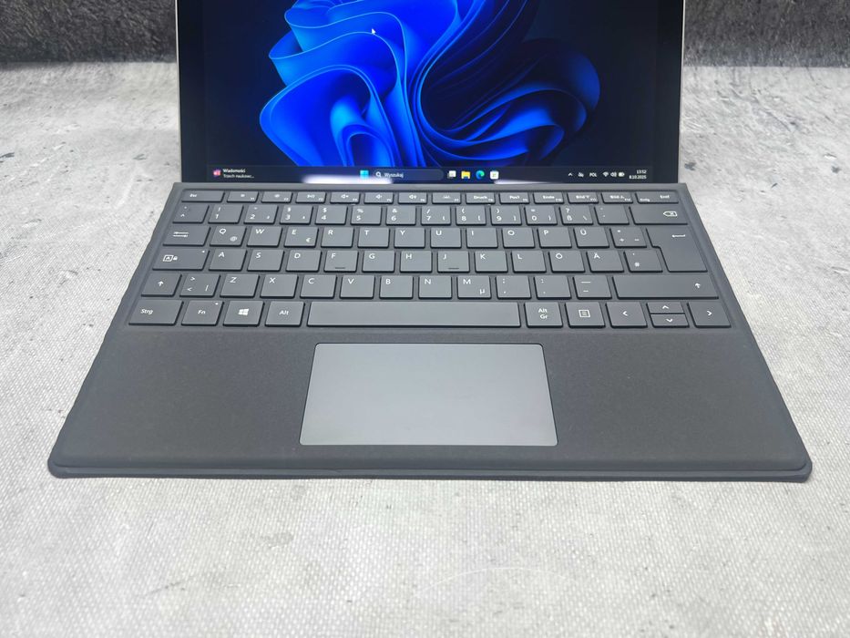 Microsoft Surface Pro / i7 7660u 4.0GHz / 8GB DDR4/ 256SSD/ 12.3 2.8K
