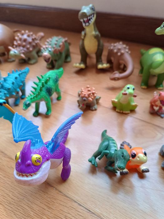 Conjunto de 30 dinossauros várias espécies, tamanhos, incluindo legos