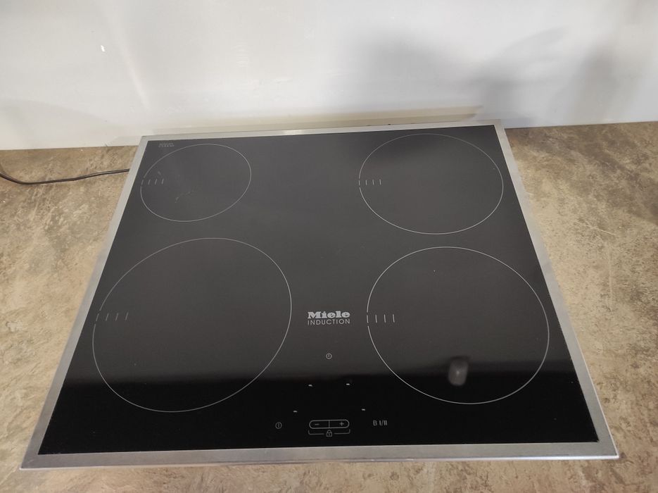 Индукционная варочная поверхность Miele KM 6115