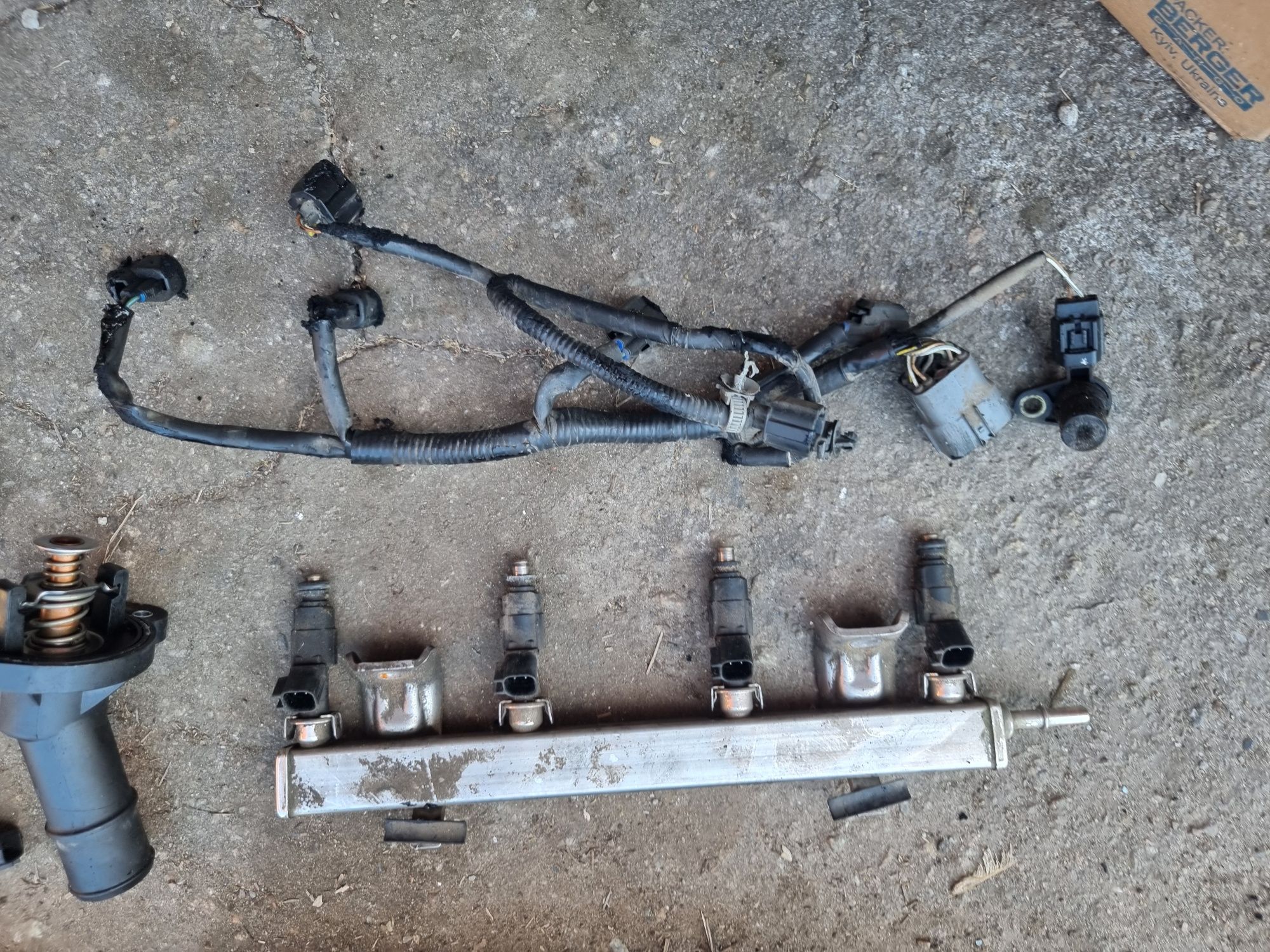 Впускной коллектор mazda 5 6 LF GG  02-07 L341-13-100J