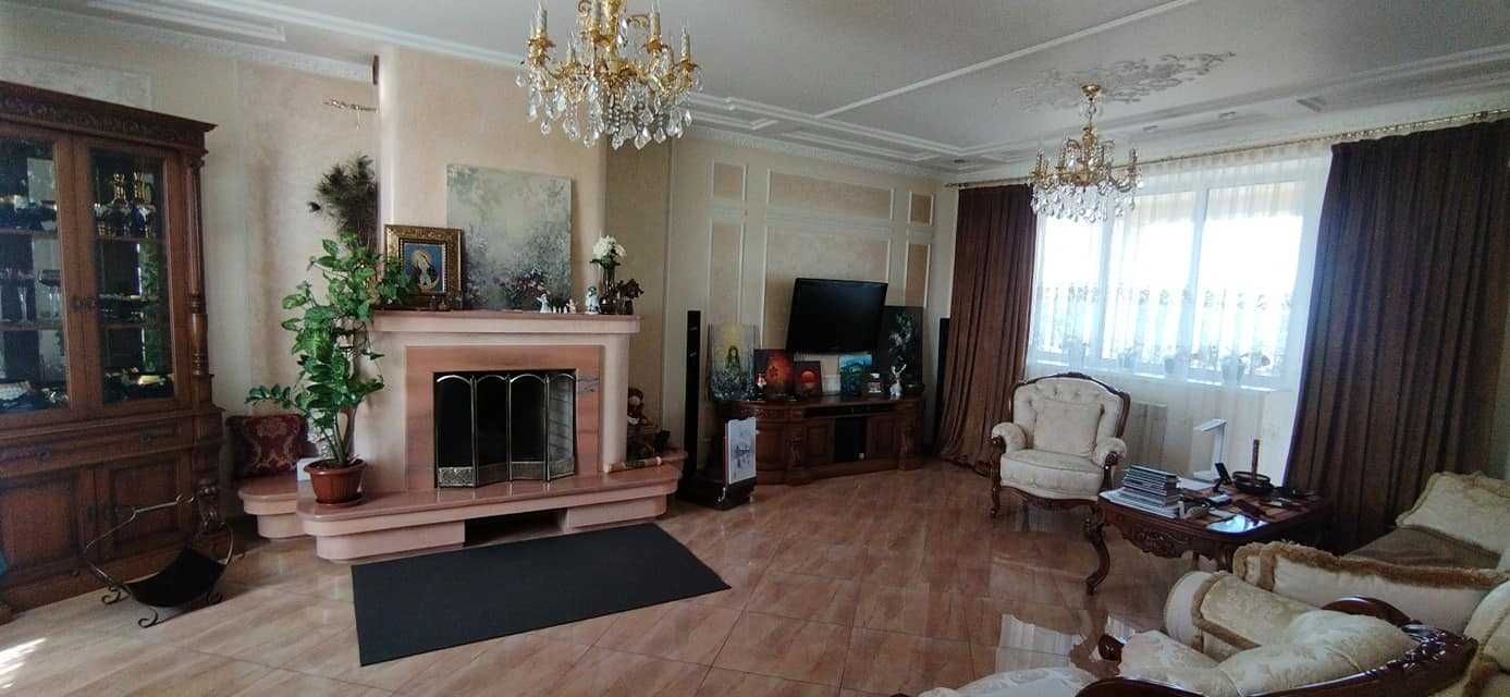 Продаж чудового будинку з дизайнерським ремонтом