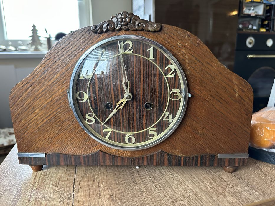 Zabytkowy bardzo stary zegar kominkowy