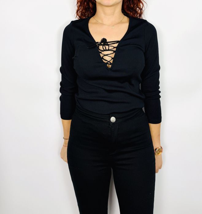 Czarne body z wiązaniem przy dekolcie L 40 H&M