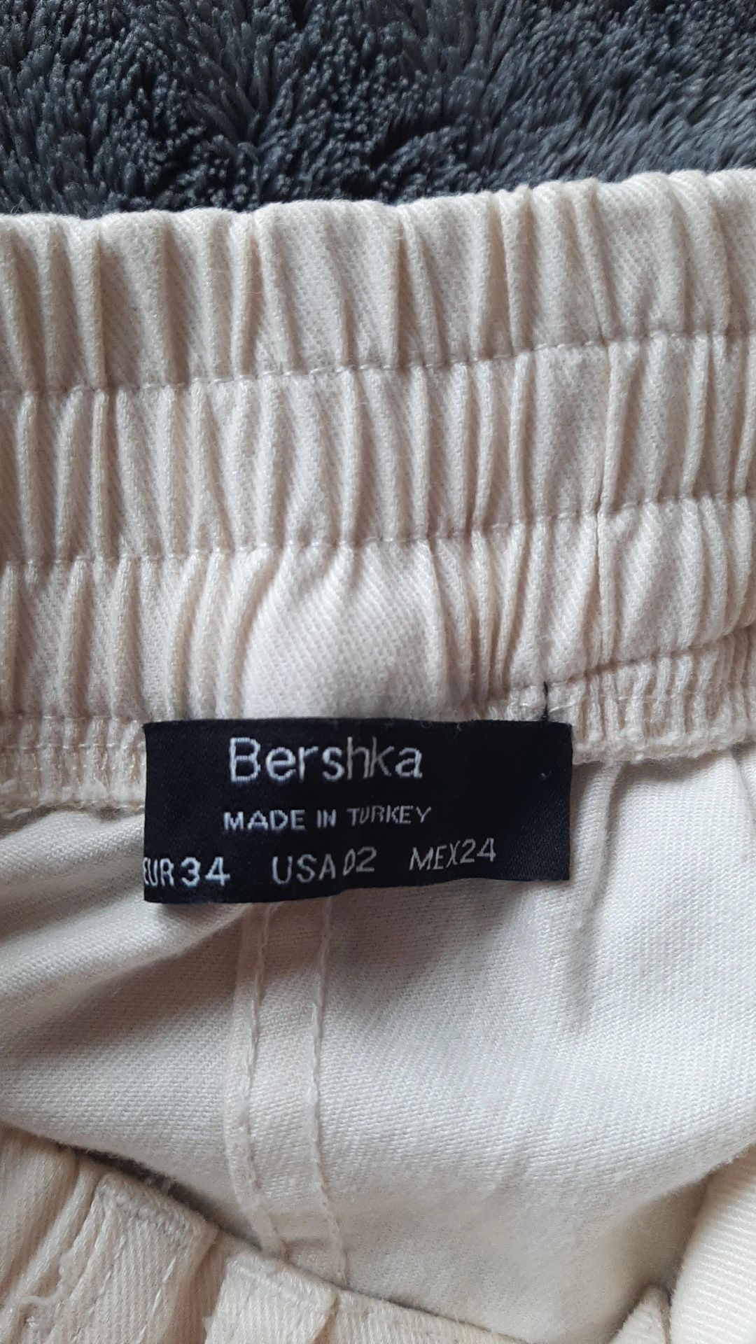 Calças cargo BERSHKA