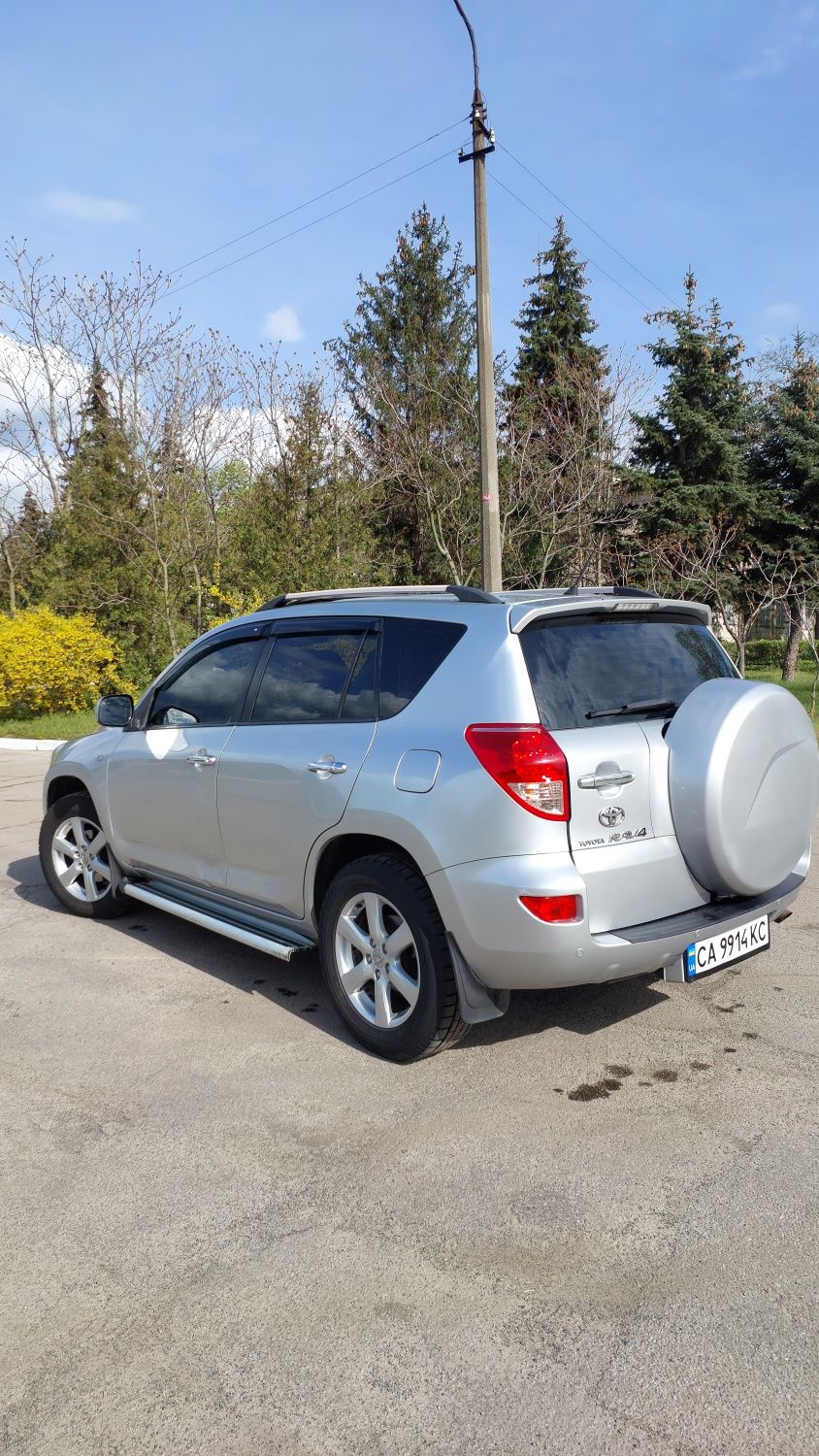 Продам Toyota Rav4